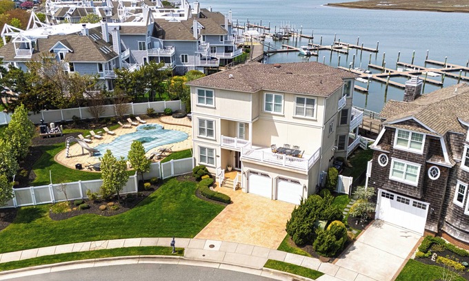 Ventnor City House | Water’s Edge - Pool House on the Bay