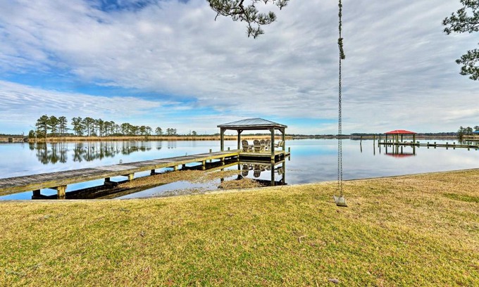 Belhaven House | Waterside Belhaven House and Cottage with Porch and Dock