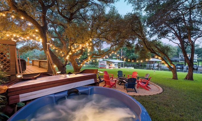 Kingsland House | Waterside Dream - Waterfront Home on Lake LBJ