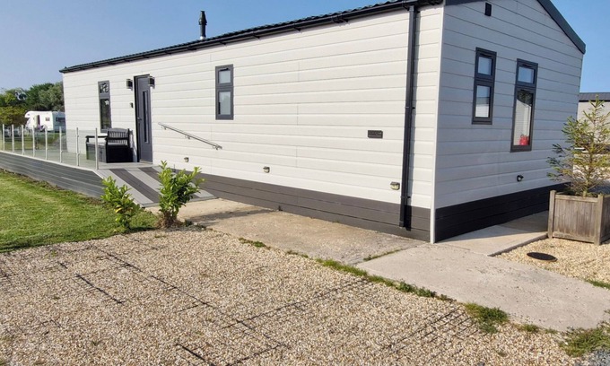 Sandilands Cabin | Waterside Lodge - Dog Friendly, Sutton on Sea