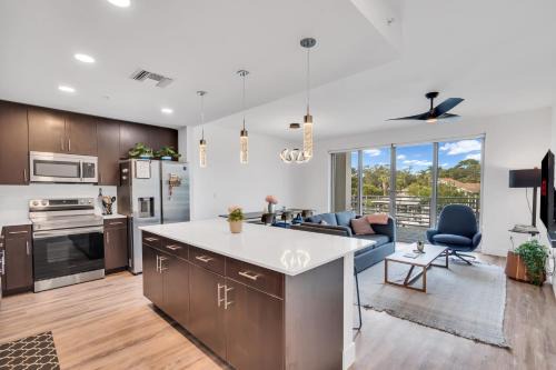 Central Sarasota Apartment | Waterside Retreat: Modern 2BR, Mins to Beach & Apt