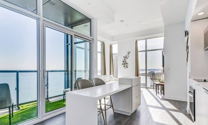 Burlington Apartment | Waterview apartment. Cozy 2-bedroom apartment in fantastic Burlington with, WiFi