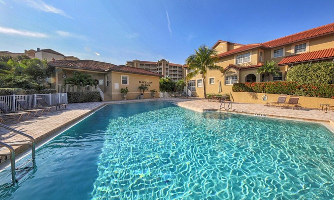 Laurel Condo | Waterview condo in ideal location
