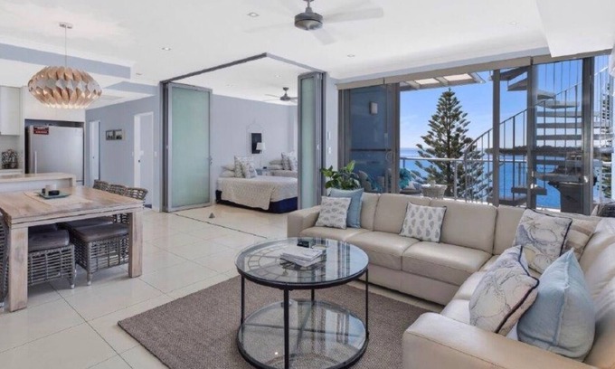 The Entrance Apartment | Waterviews galore - Penthouse with private roof top jacuzzi