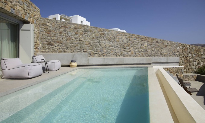 Xilokeratidi House | Wave18 Spacious,Luxurious,Contemporary,3 swimming pools,Gym,Spa,Sea View.