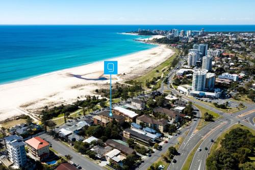 Bilinga Apartment | Waves at North Kirra