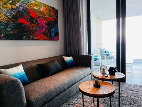 Redhill Apartment | Wavescape Surfers Lookout Stay