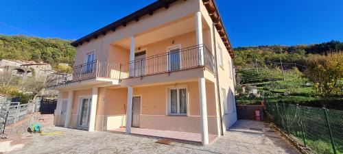 Bagnone Apartment | Wayne's house, a short walk to the waterfalls