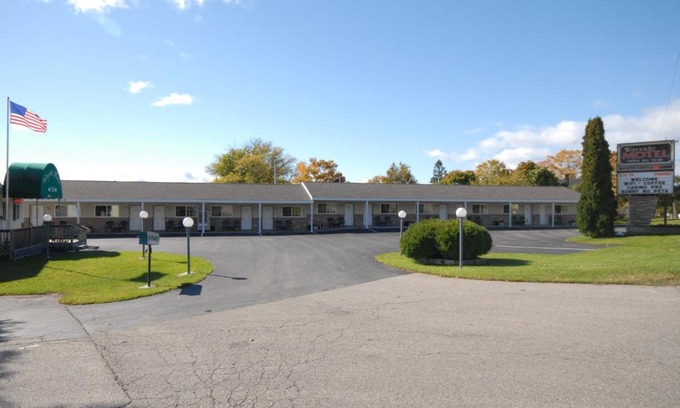 St Ignace Hotel | Wayside Motel