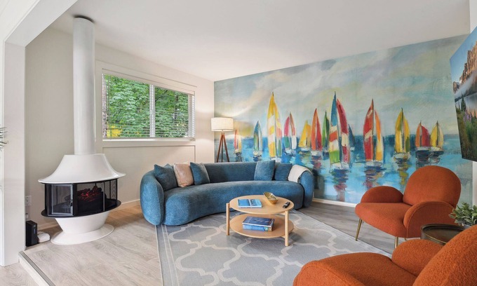 Wayzata House | Wayzata Colorful Home w/Office!