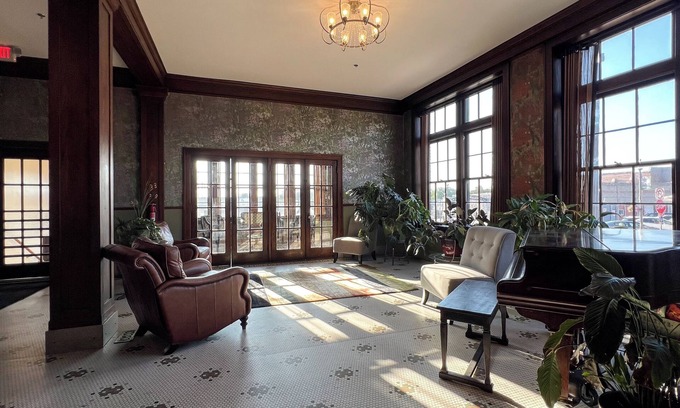 Hartington House | Wedding wing at the Historic Hotel Hartington downtown!