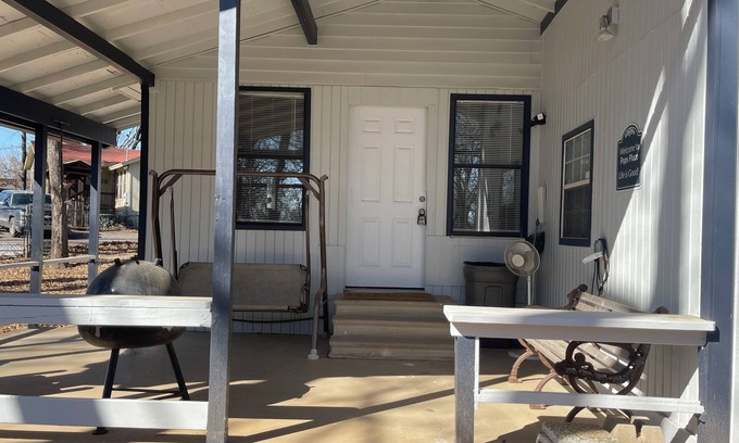 Pottsboro House | Weekend getaway blocks from Lake Texoma. Boat Launch 4 blocks -Pet Friendly