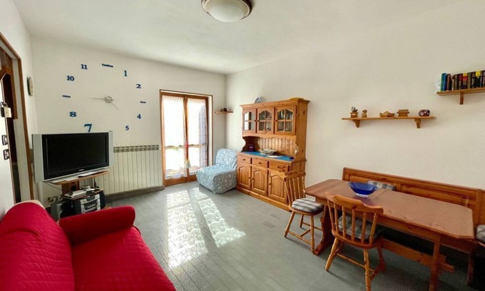 Gravere Apartment | Weekend in Gravere with garage for motorcycles/bikes