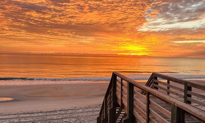 McCutcheon Field Condo | Weekend Seaclusion, Linens, Snacks & Sea Included
