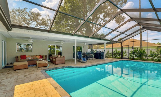 Spring Hill House | Weeki Lake Home w/Heated & Cooled Pool, By Disney