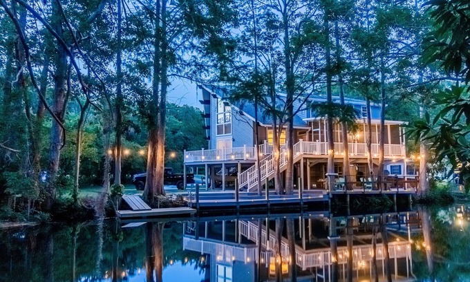 Weeki Wachee Gardens House | Weeki Vibes: close to Activities-Kayaks included!