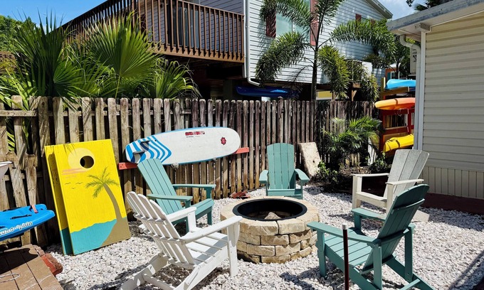 Spring Hill House | Weeki Wachee Crystal blue Springs river house with Kayaks