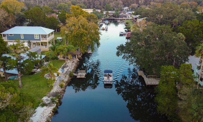 Weeki Wachee Gardens House | Weeki Wachee Fish Camp-Waterfront
