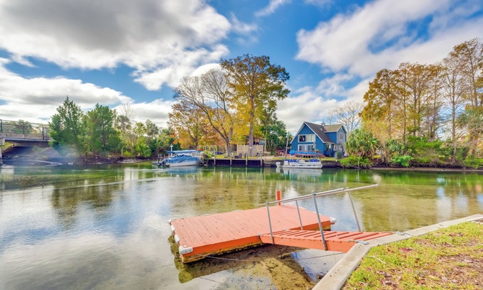 Weeki Wachee Gardens House | Weeki Wachee River Home on Main River by Park!