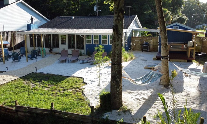Weeki Wachee Gardens House | Weeki Wachee River Beach Retreat: with Tiki Bar, Fire Pit Hot Tub & Clear Kayaks