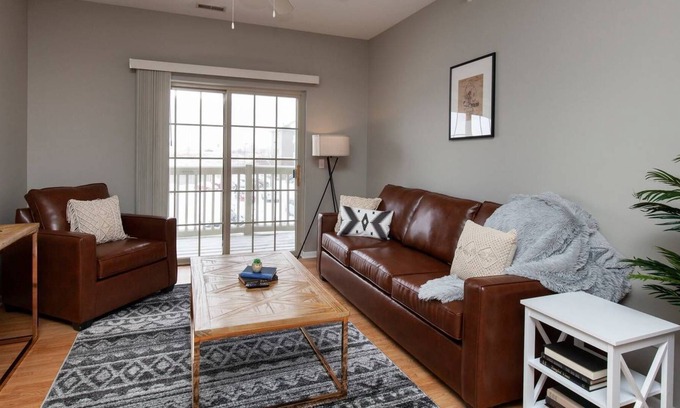 Ames Apartment | (*Weekly Discounts) Comfortable Flat near Iowa State University