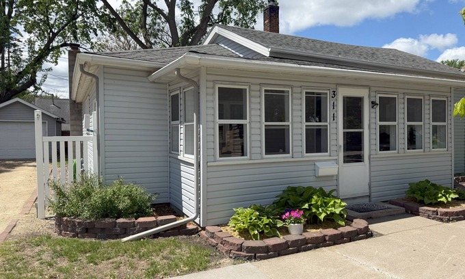 Lake City House | WEEKLY & MONTHLY DISCOUNTS! - Lake City Cottage - one block to the beach!
