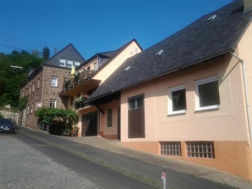 Briedel House | Weingut-Gästehaus Karl Otto Nalbach