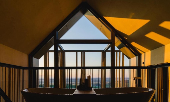 Deutsch Schuetzen-Eisenberg House | Weinloft II by WEINLOFTS