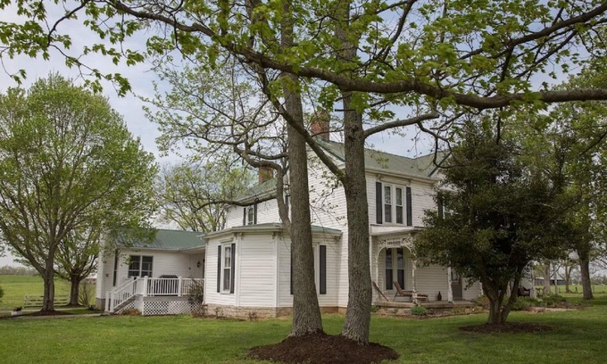 Paris House | Welcome Hall 5 bedroom 1880’s home on 55 acres