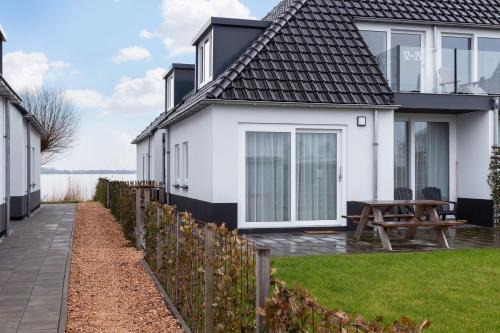 Offingawier Apartment | Welcome in - Bovenappartement Paviljoenwei 12-29, Sneek - Offingawier