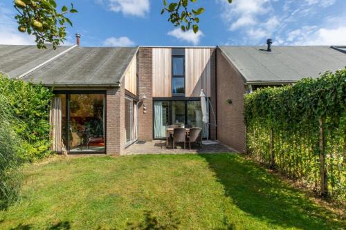Westenschouwen Apartment | Welcome in - Vakantiehuisje Nr 86, Op een vakantiepark met zwembad, ruime en zonnige tuin