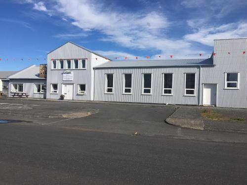 Hella House | Welcome Riverside Guesthouse