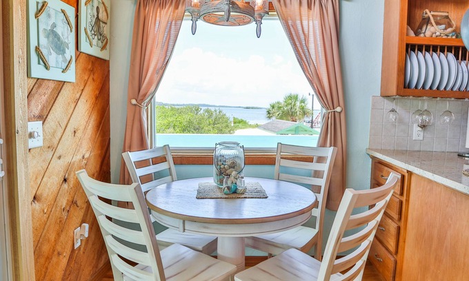 Pine Island House | WELCOME TO A PARADISE GETAWAY IN WEEKI WACHEE FLORIDA