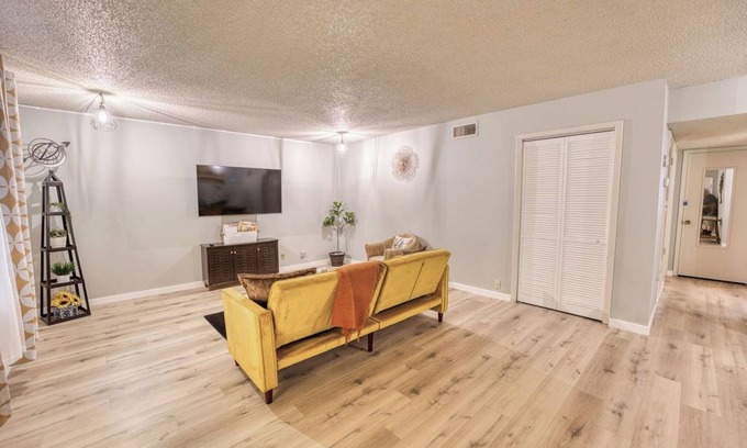 Westover Hills Condo | Welcome to Austin's Wildflower Hideaway, Close to Shopping, DT Austin and more!