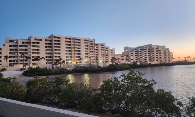 Hudson Condo | Welcome to Barbie's Beach House