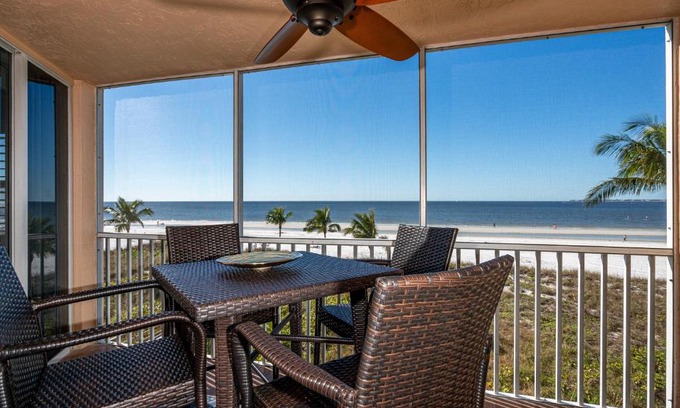 Fort Myers Beach Apartment | Welcome to Beach Villa's # 202 Vacation Rental - 250 Estero Blvd condo