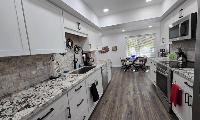 Sun City West Condo | Welcome to beautiful Desert Glen Inn located in the "Arizona Valley of the Sun"