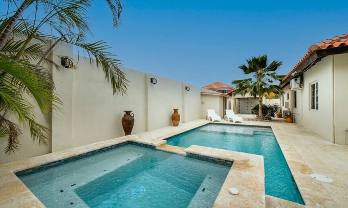 Bubali Villa | Welcome to Blue Makini Villa Secluded amid lush tropical flora and intertwined with unique design