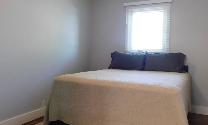 Manhattan House | Welcome to Conrow Corner - Minutes away from KSU Bill Snyder Family Stadium!