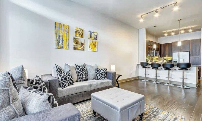 East Downtown Houston Apartment | Welcome to Deet’s Place!