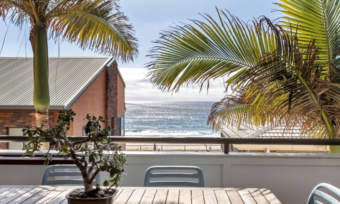 Tugun House | Welcome to ‘Edgewater’, one of Tugun’s finest beachside havens!