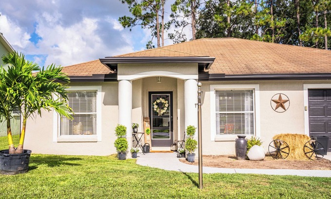 Lakeland House | Welcome to Horse Haven-Lovely 4-bedroom house with WiFi, AC in charming Lakeland
