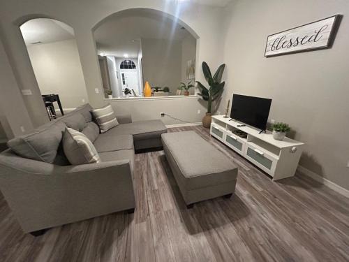 Ruskin House | Welcome to LUX Guesthouse!