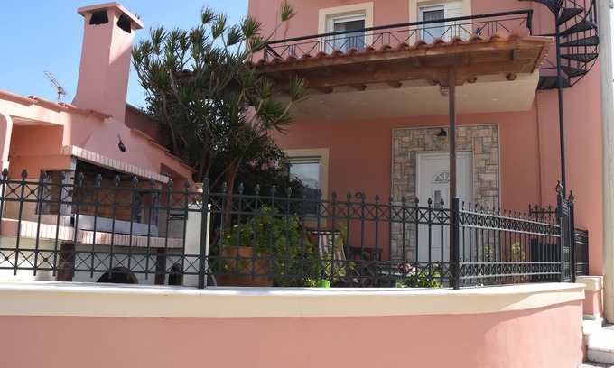 Lefkogeia House | Welcome to Mathiou’s Home! A two storey residence 115 sqm with private yard.