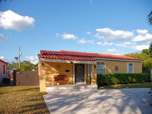 Ludlam House | Welcome to Miami Springs Charm