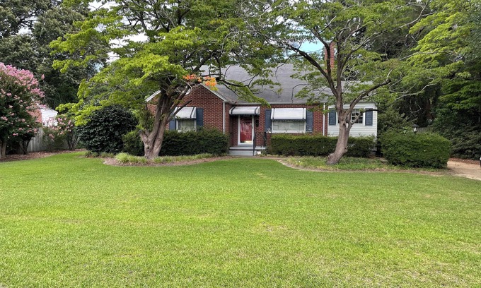 Goldsboro House | Welcome to Nana's House - Centrally Located & Pet Friendly!