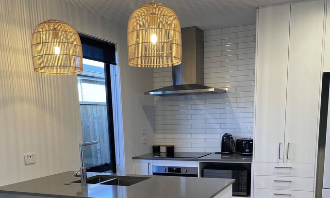 Poike House | Welcome to Oioi Holiday Home