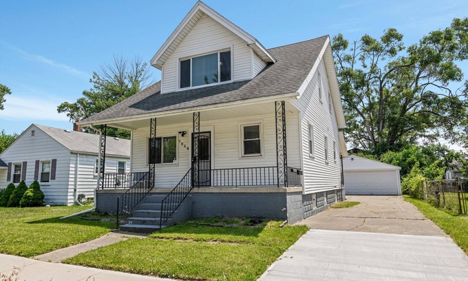 Detroit House | Welcome to our charming two-bedroom in Warren/Detroit, MI n