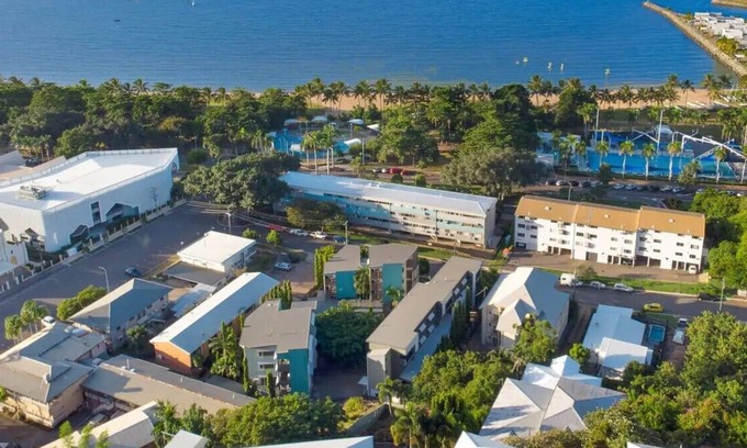 North Ward Apartment | Welcome to our stunning 2 bedroom, 1 bathroom unit in the heart of Townsville!