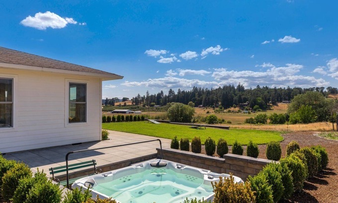 Newberg House | Welcome to Oz: A Vibrant Extended Stay Vineyardside Estate!